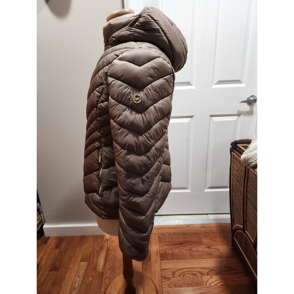 $190 MICHAEL KORS Chevron Packable TAN / BROWN Hooded Down Puffer Jacket Coat M - Picture 3 of 5